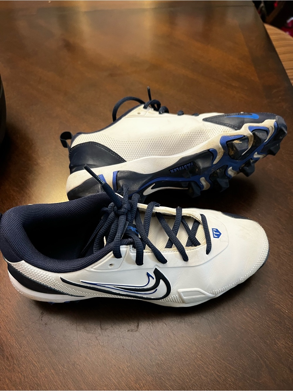 Nike White and Navy Baseball Cleats with Blue Accents